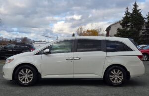 2016_Honda_Odyssey-EX_02