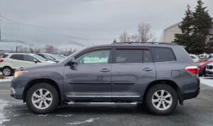 2012_Toyota_Highlander_4WD_02
