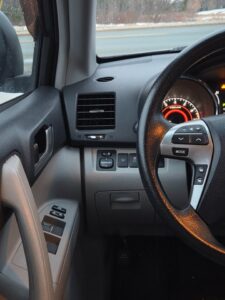 2012_Toyota_Highlander_4WD_14