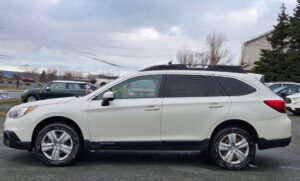 2015_Subaru_Outback_2.5I_02