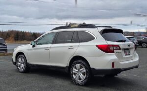 2015_Subaru_Outback_2.5I_03