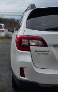 2015_Subaru_Outback_2.5I_04