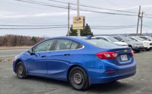 2016_Chevrolet_Cruze_LT_4DR_02