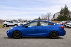 2016_Chevrolet_Cruze_LT_4DR_06