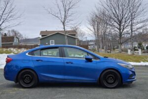 2016_Chevrolet_Cruze_LT_4DR_09