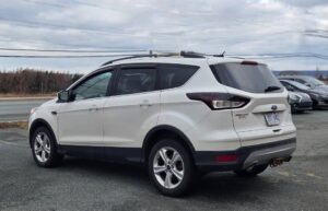 2016_Ford_Escape_SE_03