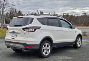 2016_Ford_Escape_SE_06