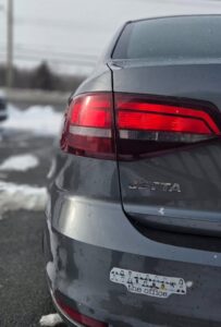 2016_Volkswagen_Jetta_Sedan_Trendline_03