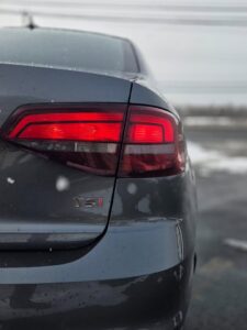 2016_Volkswagen_Jetta_Sedan_Trendline_04