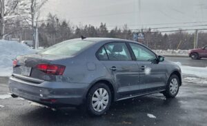 2016_Volkswagen_Jetta_Sedan_Trendline_05