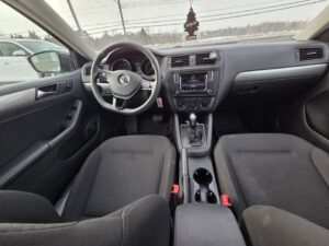 2016_Volkswagen_Jetta_Sedan_Trendline_12