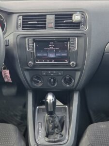 2016_Volkswagen_Jetta_Sedan_Trendline_14