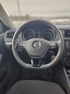 2016_Volkswagen_Jetta_Sedan_Trendline_15