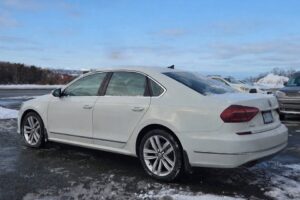 2017_Volkswagen_Passat_Highline_03