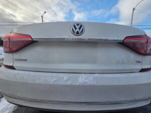 2017_Volkswagen_Passat_Highline_04
