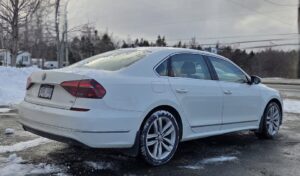 2017_Volkswagen_Passat_Highline_05