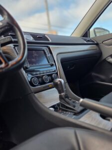 2017_Volkswagen_Passat_Highline_14