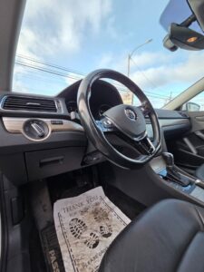 2017_Volkswagen_Passat_Highline_16