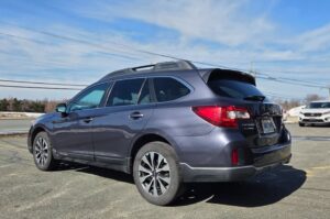 2015_Subaru_Outback_5RD_03
