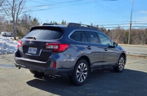 2015_Subaru_Outback_5RD_08
