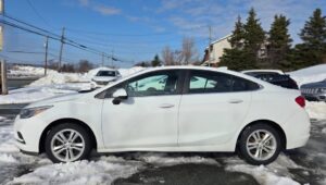 2017_Chevrolet_Cruze_02