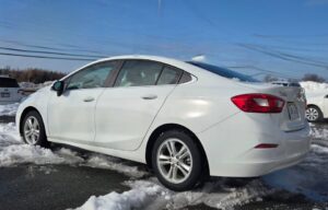 2017_Chevrolet_Cruze_03