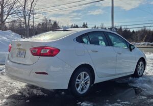 2017_Chevrolet_Cruze_05