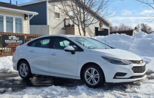 2017_Chevrolet_Cruze_07