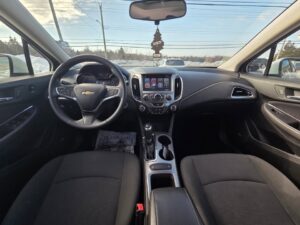 2017_Chevrolet_Cruze_12