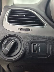 2017_Dodge_Journey_18