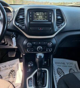 2016_Jeep_Cherokee_16