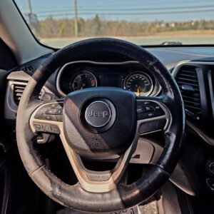 2016_Jeep_Cherokee_17