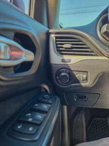 2016_Jeep_Cherokee_19