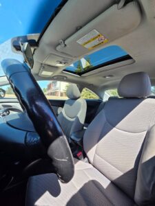 2013_Hyundai_Elantra_Coupe_13