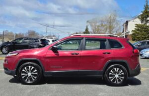 2016_Jeep_Cherokee_Sports_02
