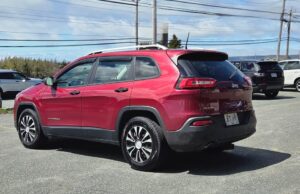 2016_Jeep_Cherokee_Sports_03