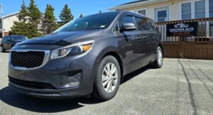 2016_Kia_Sedona_LX_04
