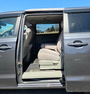 2016_Kia_Sedona_LX_15
