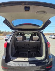 2016_Kia_Sedona_LX_18