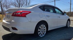 2016_Nissan_Sentra_08