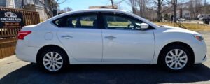 2016_Nissan_Sentra_09