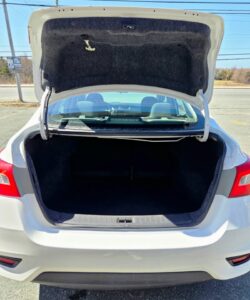 2016_Nissan_Sentra_18