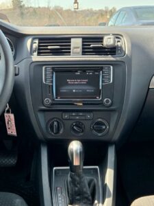 2016_Volkswagen_Jetta_13