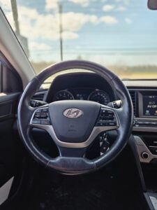 2017_Hyundai_Elantra_SE_02