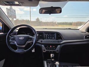 2017_Hyundai_Elantra_SE_04