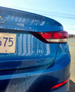 2017_Hyundai_Elantra_SE_09