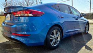 2017_Hyundai_Elantra_SE_10