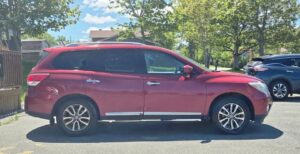 2015_Nissan_Pathfinder_4WD_09