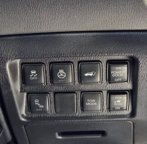 2015_Nissan_Pathfinder_4WD_17