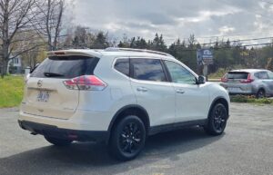 2016_Nissan_Rogue_08